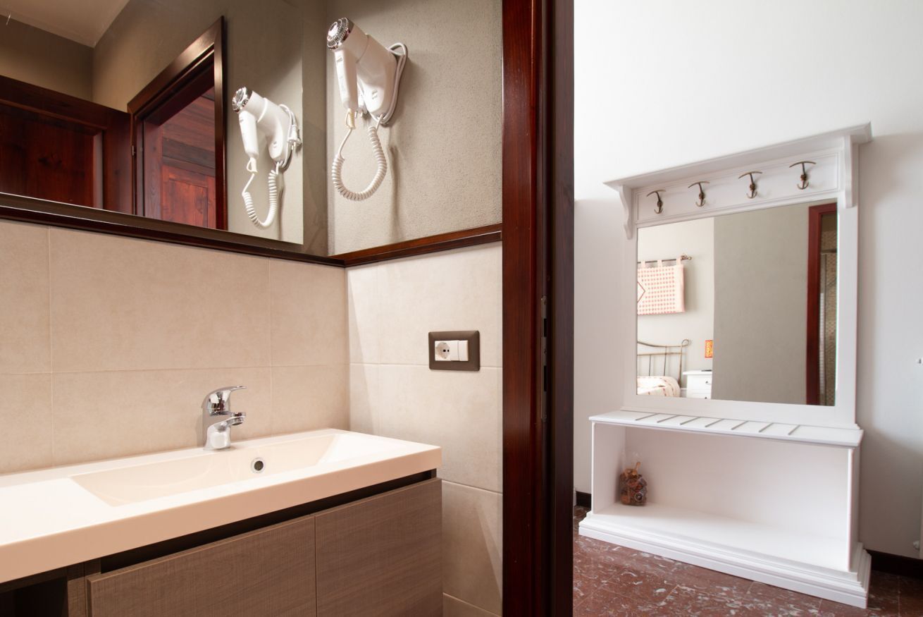 Doccia, bidet, asciugamani, shampoo