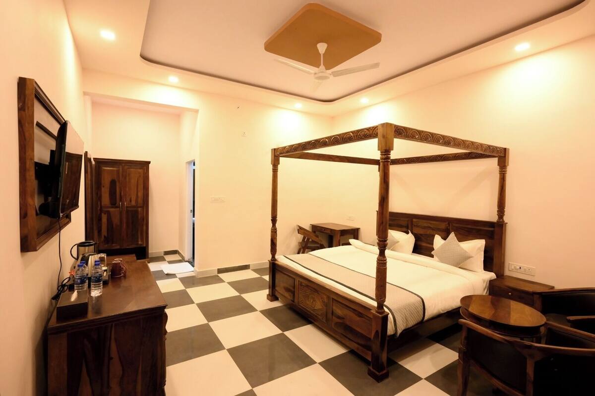 Maharaja | Minibar, desk, WiFi (free), bed sheets