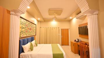 Noor | Minibar, desk, free WiFi, bed sheets