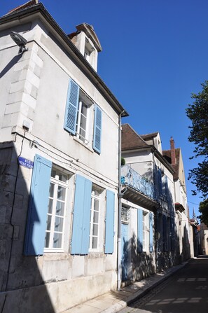 Front of property - Le Relais des Saints Pères  (Auxerre)