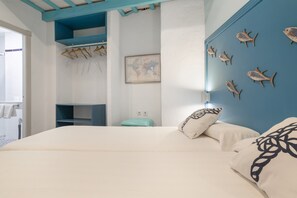 WiFi, bed sheets - Room 'Hostal Santa Catalina 2' with Shared Terrace, Wi-Fi and Air Conditioning (Conil de la Frontera)