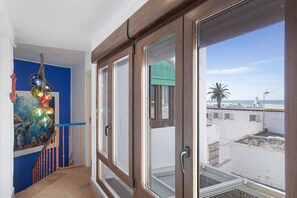 Interior - Room 'Hostal Santa Catalina 2' with Shared Terrace, Wi-Fi and Air Conditioning (Conil de la Frontera)