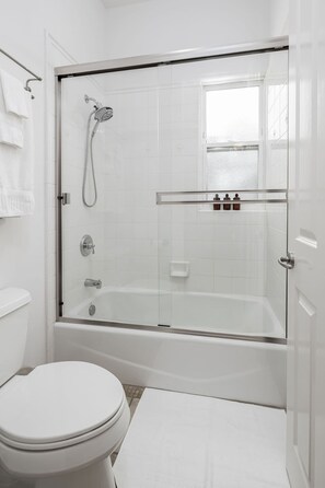 House - Ocean View 4 Bedroom Home (Carlsbad)