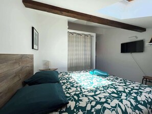 WiFi, bed sheets