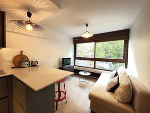 TV, offices - Le Midi - 2p - Moyenne durée (Toulouse)