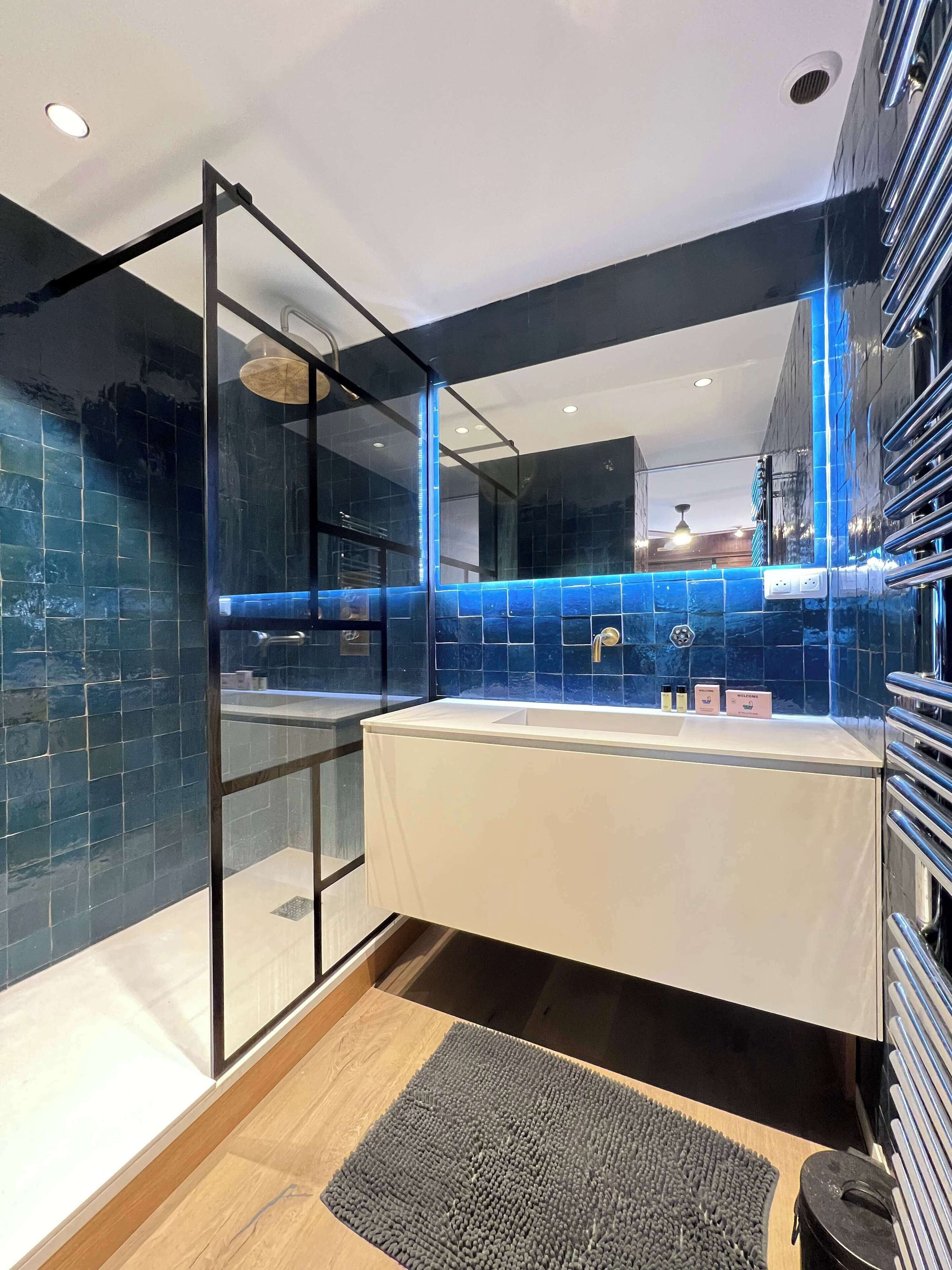 Douche, serviettes fournies