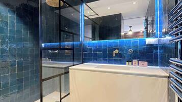 Douche, serviettes fournies