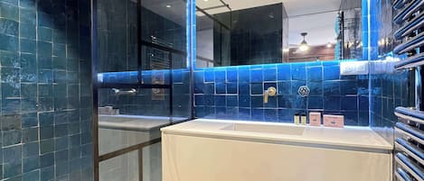 Shower, towels