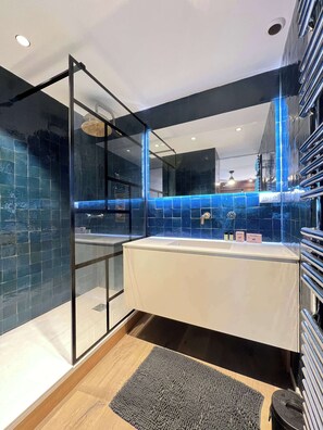 Shower, towels - Le Midi - 2p - Moyenne durée (Toulouse)