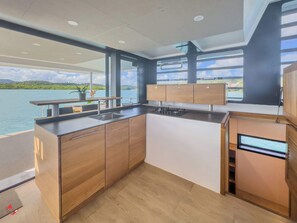 Fridge, microwave, oven, stovetop - StayO - Floating Villa over Caribbean sea with Spa (Les Trois-Îlets)