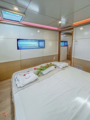 Skrivbord, strykjärn/strykbräda, wi-fi och sängkläder