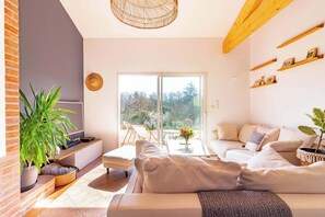 TV, caminetto, studio