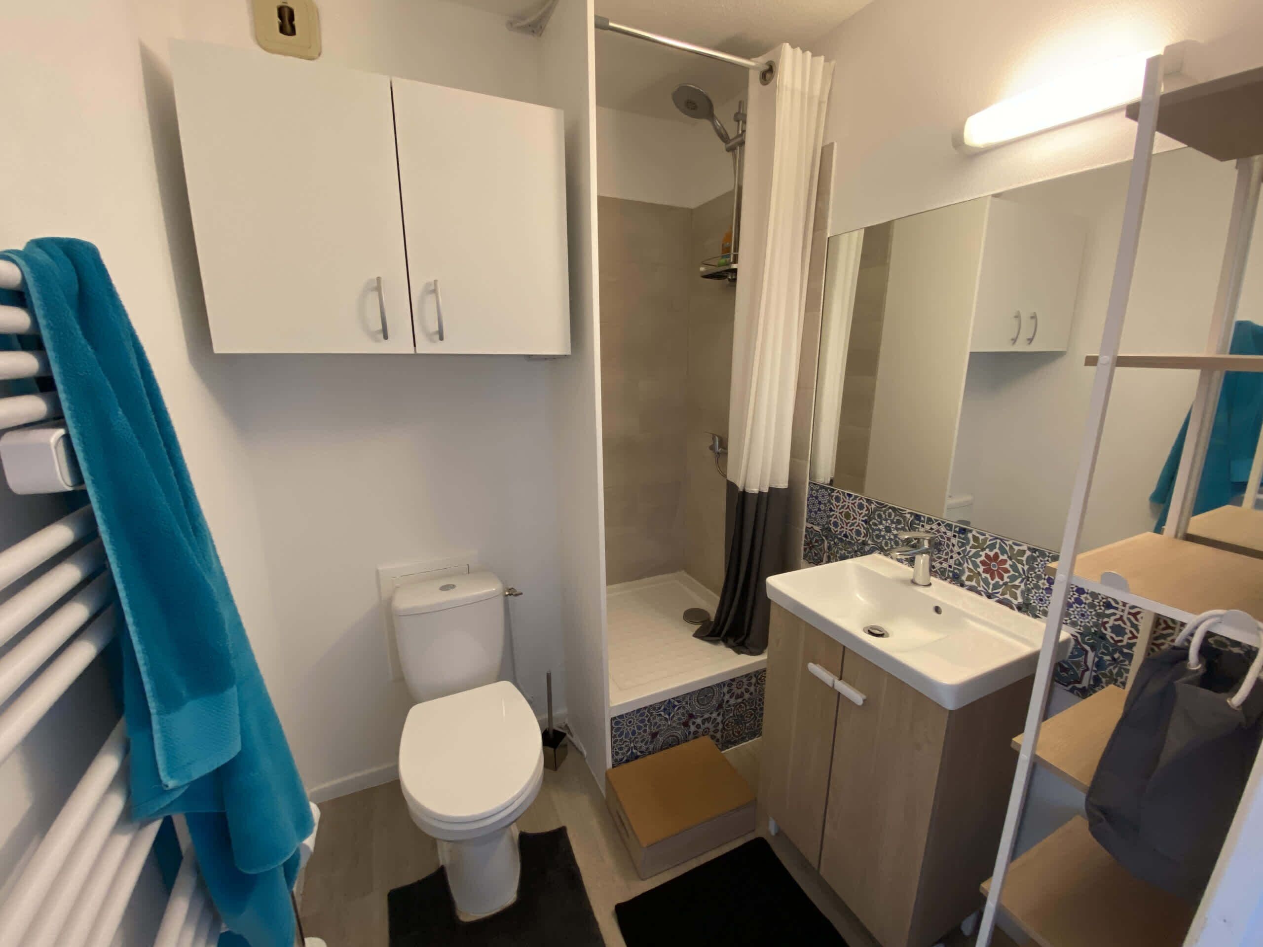 Douche, sèche-cheveux