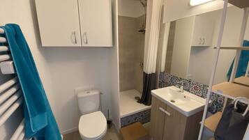 Douche, sèche-cheveux