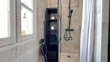 Shower, hair dryer, towels