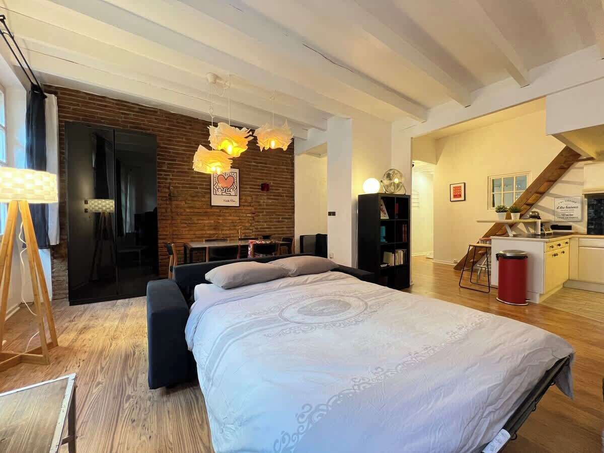 Tabla de planchar con plancha, wifi y ropa de cama 