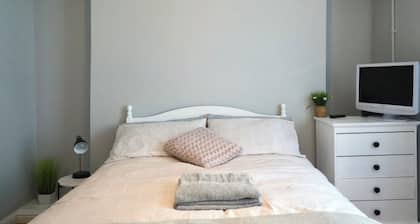 Comfortable 4-Bedroom House in Merthyr Tydfil | Ideal for Work & Leisure