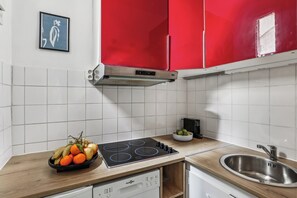 Căn hộ trung tâm thành phố, 1 giường đôi và sofa giường, không hút thuốc, quang cảnh thành phố | Bếp riêng | Dụng cụ pha espresso, dụng cụ pha cà phê/trà, ấm điện, lò nướng bánh mì 