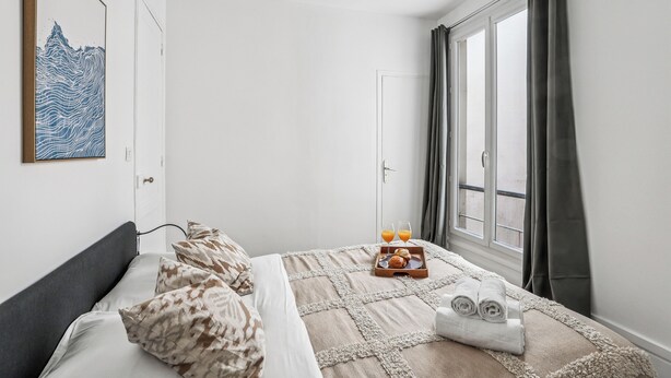 City Apartment, 1 Double Bed with Sofa bed, Non Smoking, City View - Bright 1BR Steps from Canal Saint-Martin (Paris)