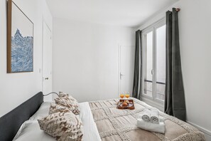 Căn hộ trung tâm thành phố, 1 giường đôi và sofa giường, không hút thuốc, quang cảnh thành phố | Bàn ủi/dụng cụ ủi quần áo, nôi/giường cho trẻ sơ sinh (phụ phí) 