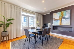 Apartment | 3 bedrooms, desk, Internet - Sea Point View 3bed Apartment Cornerstone Place (Cape Town)