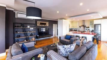 Apartamento | 3 quartos, escrivaninha, acesso à internet de alta velocidade