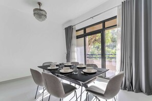 House - Stayshort - Warm Spacious 3 Bedroom in The Greens That Sleeps 8 (Dubai)