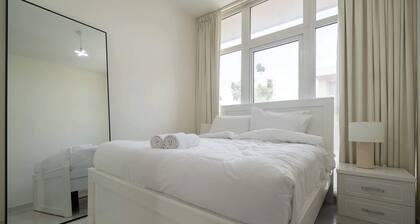 Stayshort - Modern 3 BR Villa in Damac Hills 2 With Garden That Sleeps 6