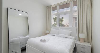 Stayshort - Modern 3 BR Villa in Damac Hills 2 With Garden That Sleeps 6