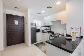 Villa | 3 bedrooms, Internet - Stayshort - Modern 3 BR Villa in Damac Hills 2 With Garden That Sleeps 6 (Dubai)