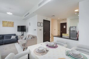Villa | 3 bedrooms, Internet - Stayshort - Modern 3 BR Villa in Damac Hills 2 With Garden That Sleeps 6 (Dubai)