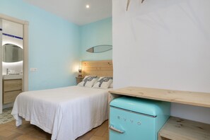 WiFi, bed sheets - Room 'Hostal Santa Catalina 7' with Shared Terrace, Wi-Fi & Air Conditioning (Conil de la Frontera)