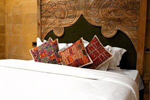 Escrivaninha, espaço de trabalho para notebook, Wi-Fi de cortesia