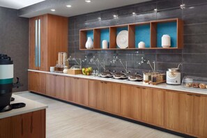Dining - Near Truist Park + Free Breakfast & Indoor Pool (Atlanta)