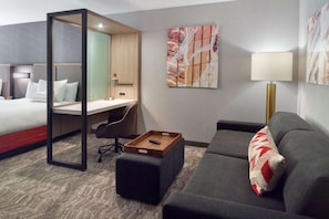 Desk, iron/ironing board, WiFi, bed sheets - Steps from Truist Park + Free Breakfast & Pool (Atlanta)