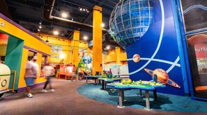 Children’s area - Steps from Truist Park + Free Breakfast & Pool (Atlanta)