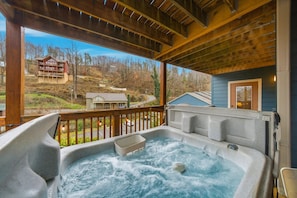 Outdoor spa tub - Blue Bird Hideaway | By Colonial Properties (Gatlinburg)
