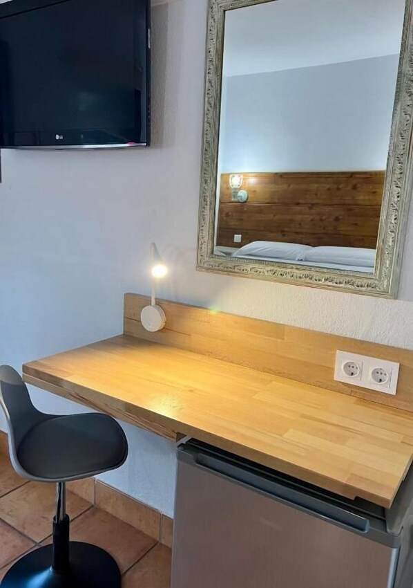 Phòng đôi tiện nghi đơn giản | Màn/rèm cản sáng, phòng cách âm, truy cập Internet không dây miễn phí