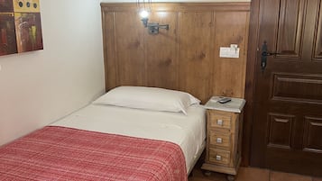 Economy Single Room | Blackout curtains, soundproofing, free WiFi, bed sheets