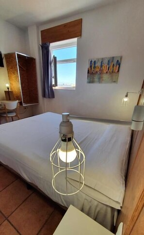 Comfort Double Room | Blackout drapes, soundproofing, free WiFi, bed sheets - Hostal Real (San Juan del Puerto)