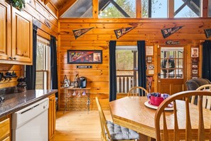 Interior - Nascar Nation | By Colonial Properties (Sevierville)