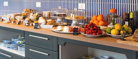 Tägliches inbegriffenes kontinentales Frühstück