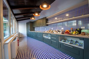 Free daily continental breakfast - Villa Bellarosa (Sorrento)