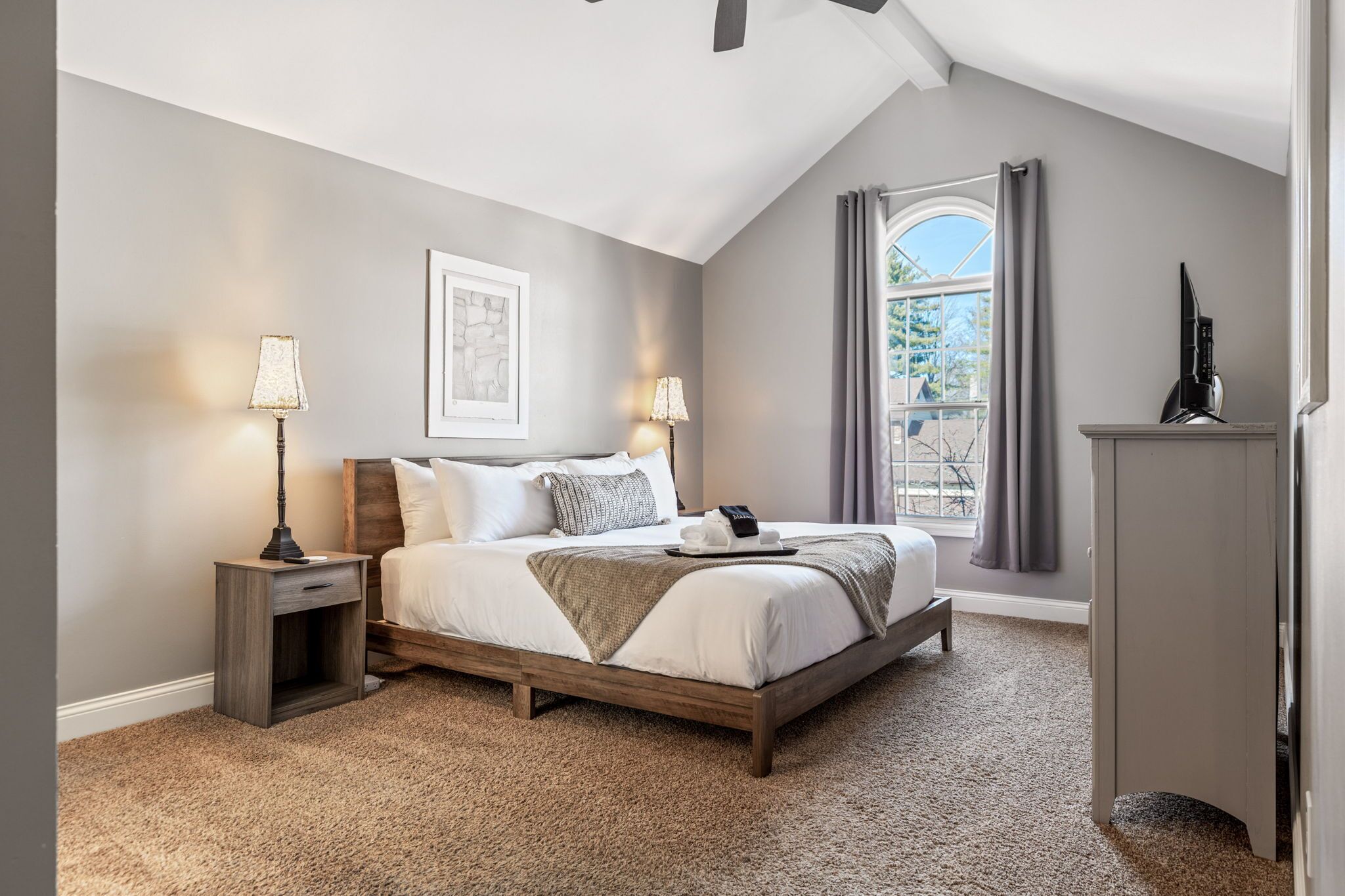 5 chambres, bureau, fer et planche à repasser, accès au Wi-Fi (inclus)