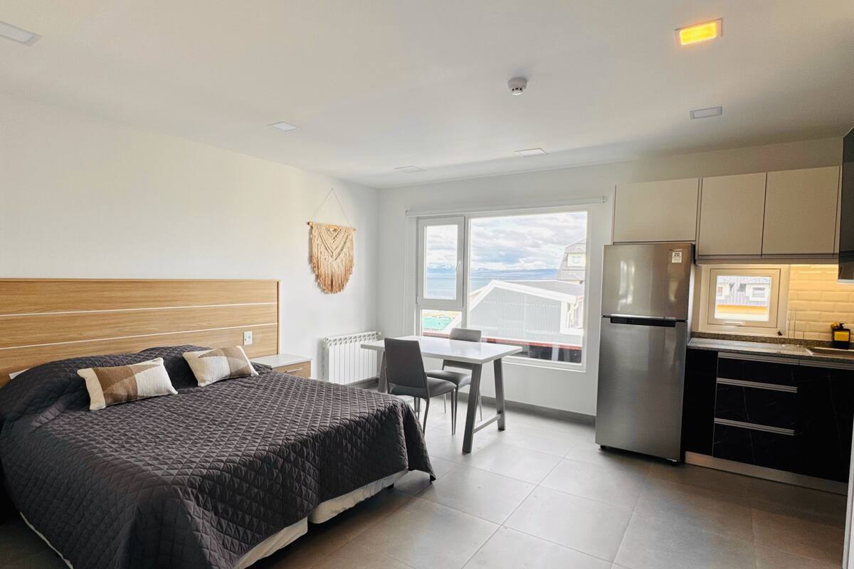 Premium bedding, down duvets, pillow-top beds, minibar