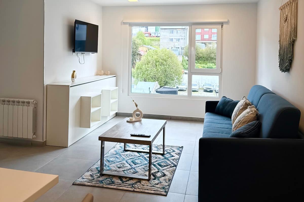 Apartamento, 1 quarto, vista para a cidade (21) | Área de estar | Smart TV 40 polegadas com canais a cabo, Netflix, filmes pagos