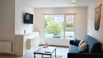 Leilighet, 1 soverom, byutsikt (21) | Oppholdsområde | En 40-tommers smart-TV med kabel-kanaler samt Netflix og filmkjøp