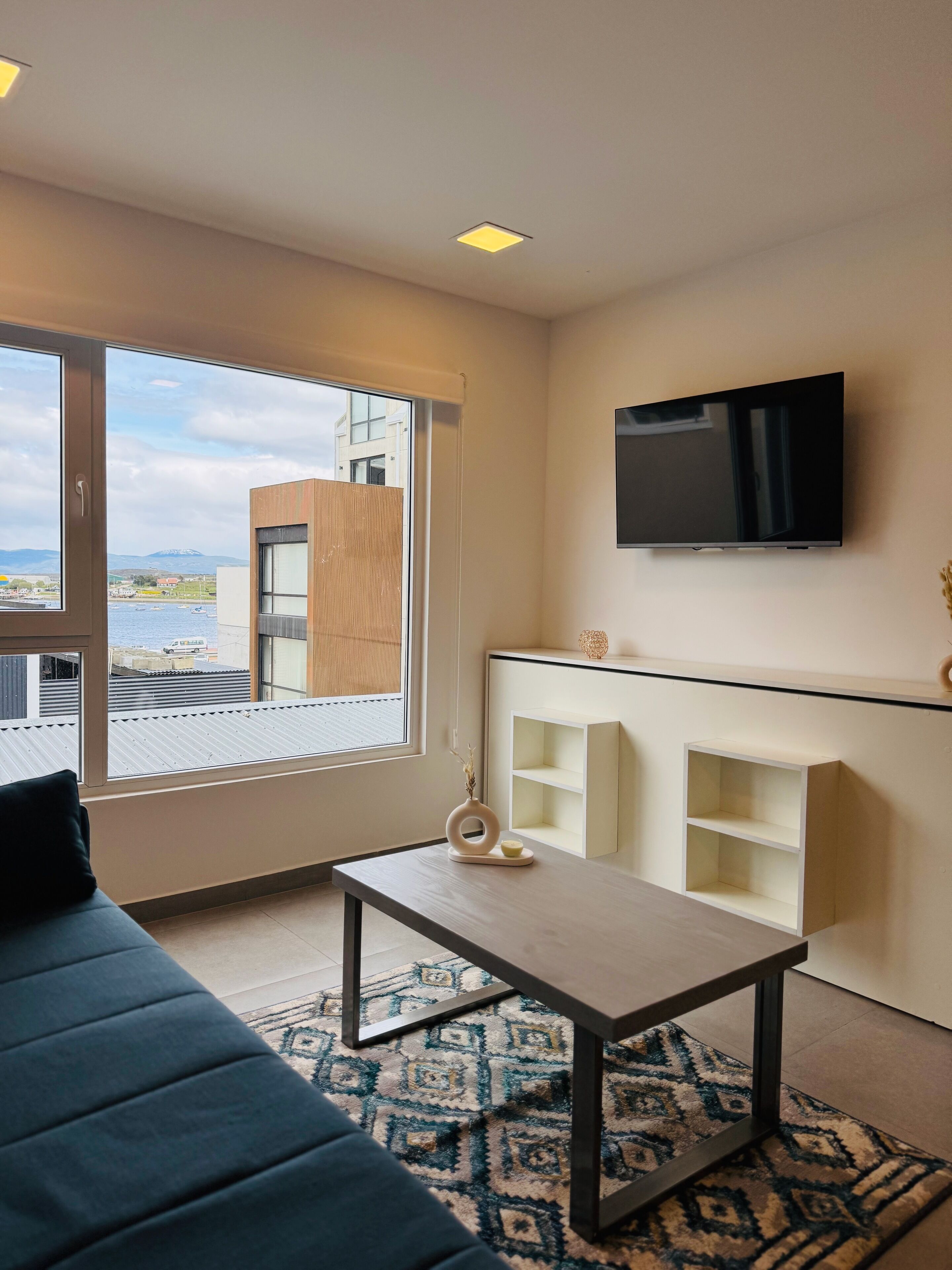 Smart TV 40 polegadas com canais a cabo, Netflix, filmes pagos