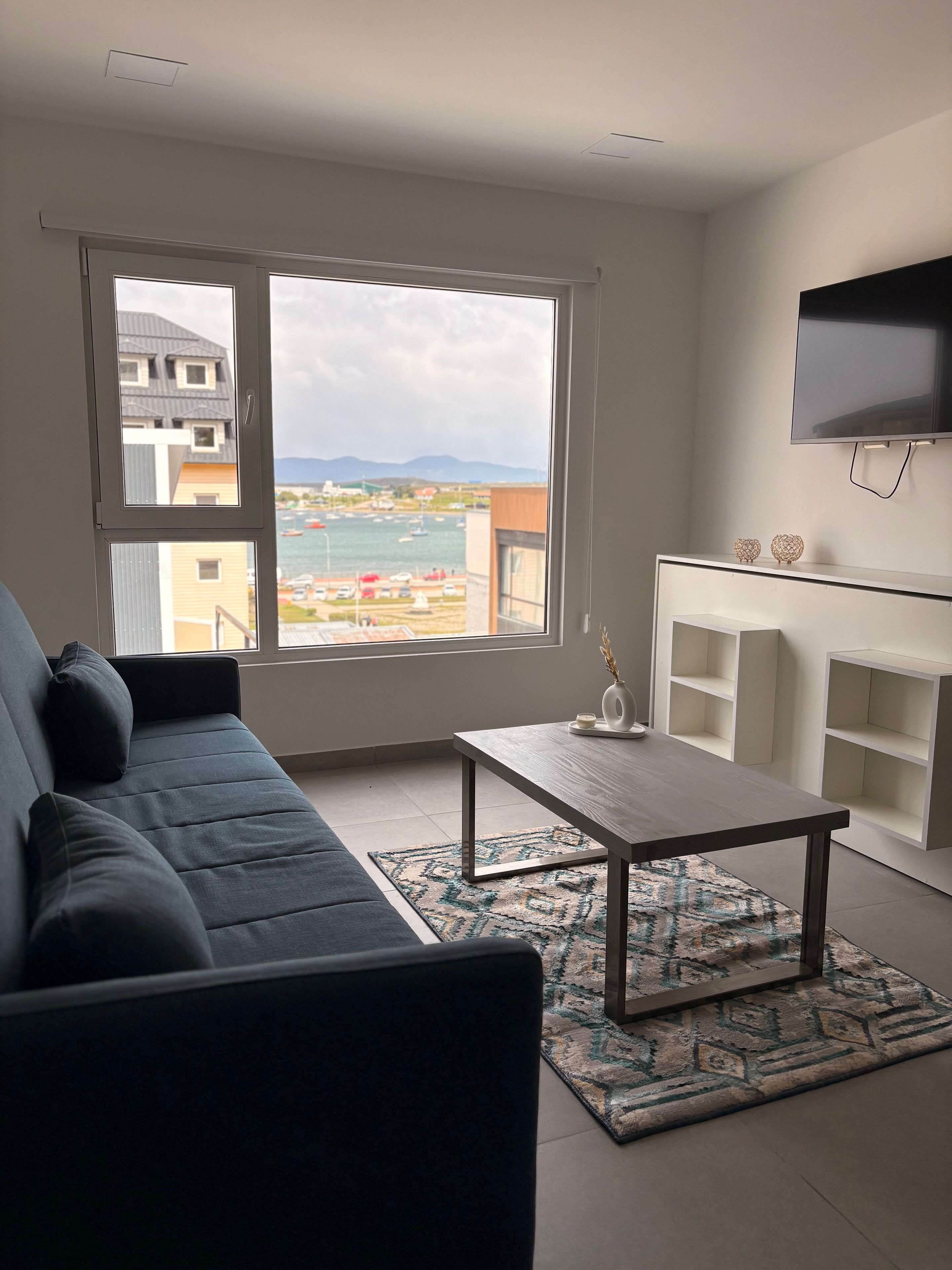 Smart TV 40 polegadas com canais a cabo, Netflix, filmes pagos