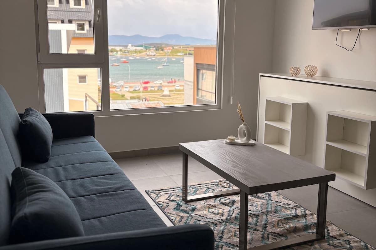 Smart TV 40 polegadas com canais a cabo, Netflix, filmes pagos